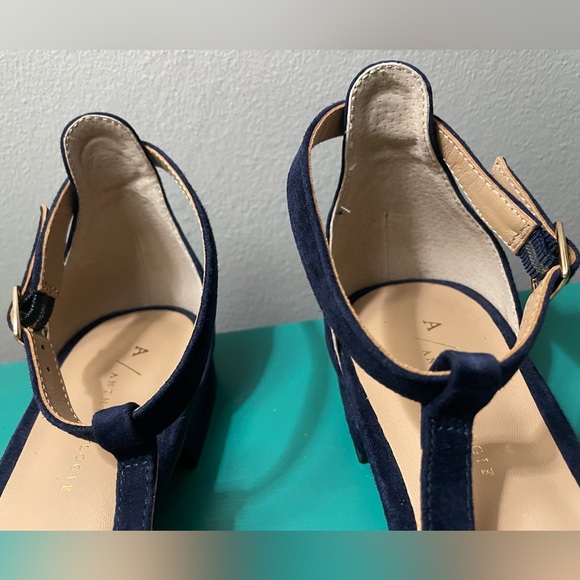 NWOT - ANTHROPOLOGIE “Elenore” Navy Blue Suede T-Strap Sandals with Bows / Sz 9 - Picture 10 of 12